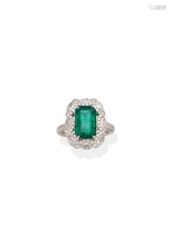 EMERALD AND DIAMOND RING