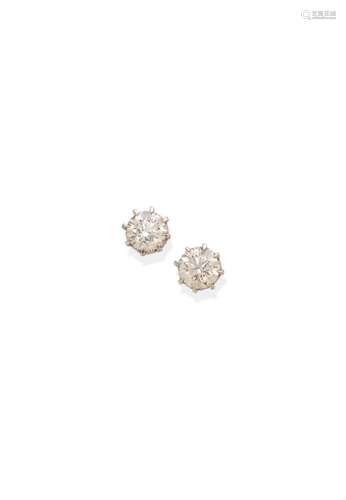 PAIR OF DIAMOND EAR STUDS