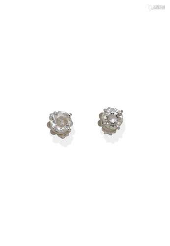 A PAIR OF DIAMOND EARSTUDS