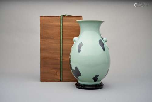 A celadon-glazed twin-handled vase with splashed design Yong...