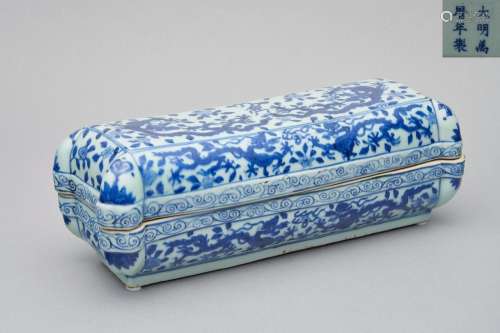 A blue-and-white 'dragon' covered box Wanli six-character ma...