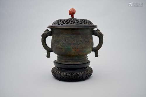An archaistic bronze vessel, gui