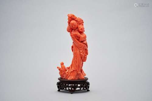 【Y】A coral figure of a courtesan and a child Early to mid 20...