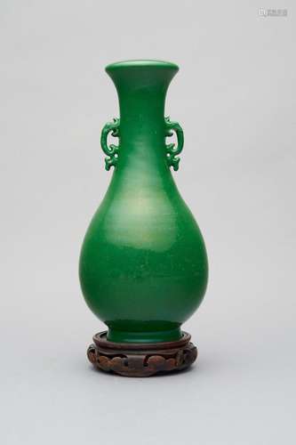 A green and crackle glazed vase Late Qing dynasty or Republi...