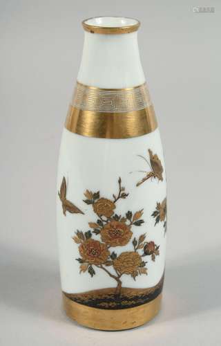 A SMALL JAPANESE PORCELAIN VASE, with gilt work decoration d...