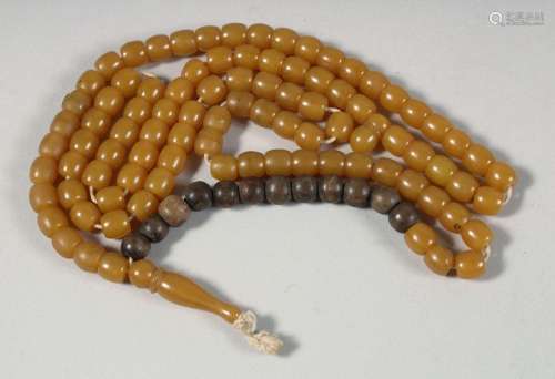 AN AMBER BEADED NECKLACE, each bead approx. 8mm wide, neckla...