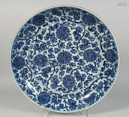 A VERY LARGE CHINESE BLUE AND WHITE PORCELAIN DISH, the inte...