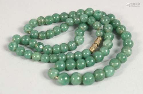 A GOOD JADE BEADED NECKLACE.