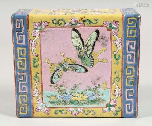 A CHINESE FAMILLE JAUNE / ROSE RECTANGULAR PORCELAIN PILLOW,...