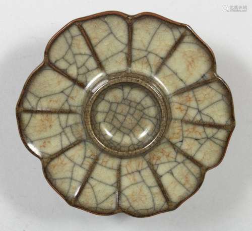 A CHINESE GE-TYPE CRACKLE-GLAZE CUP STAND, the dish formed a...