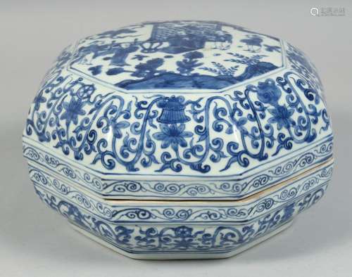 A LARGE CHINESE BLUE AND WHITE PORCELAIN OCTAGONAL BOX AND C...