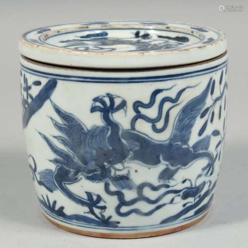 A CHINESE BLUE AND WHITE PORCELAIN CRICKET JAR painted with ...
