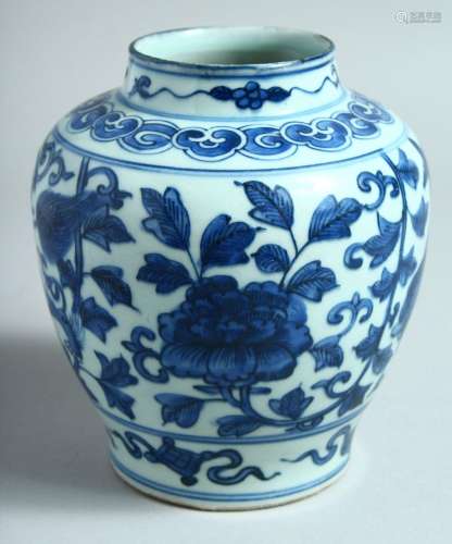 A CHINESE BLUE AND WHITE PORCELAIN JAR, decorated with beast...