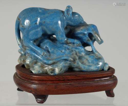 A SMALL CHINESE CARVED LAPIS LAZULI GROUP, depicting a rat u...