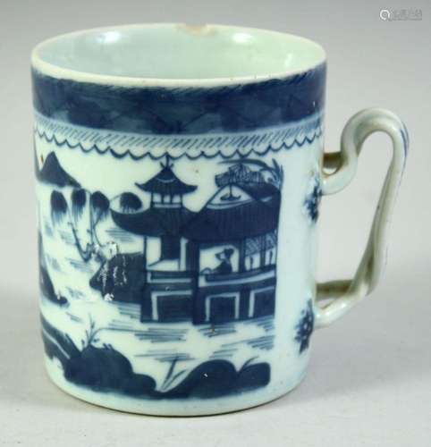 A CHINESE BLUE AND WHITE PORCELAIN TANKARD, decorated with a...