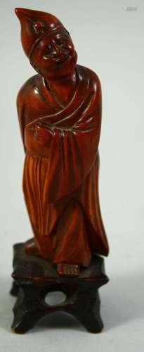 A CHINESE CARVED WOOD FIGURE, 12.5cm high.