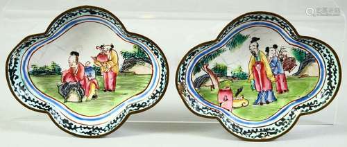 A SMALL PAIR OF CHINESE QUATREFOIL FORM ENAMEL DISHES, paint...