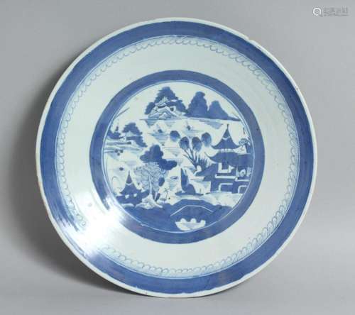 A CHINESE BLUE AND WHITE PORCELAIN DISH, the central roundel...