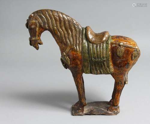 A CHINESE GREEN AND YELLOW GLAZED POTTERY MODEL OF A HORSE. ...