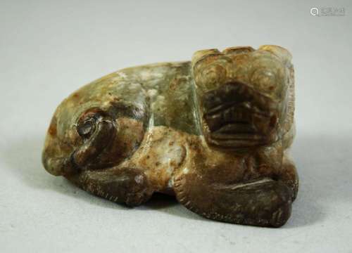 A CHINESE HARDSTONE CARVING OF A LION DOG, 6cm long.