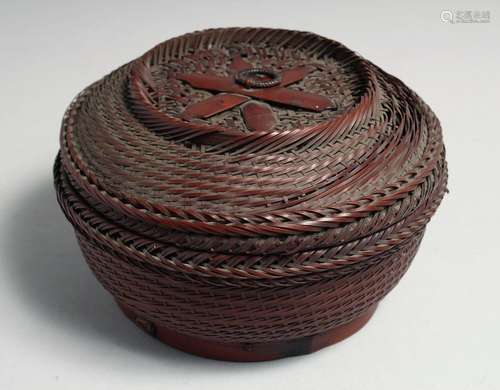 A SMALL JAPANESE IKEBANA WOVEN BAMBOO LIDDED BASKET, 18cm di...