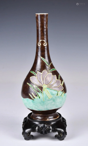 A Brown-Grounded Fahua Vase w/ Stand