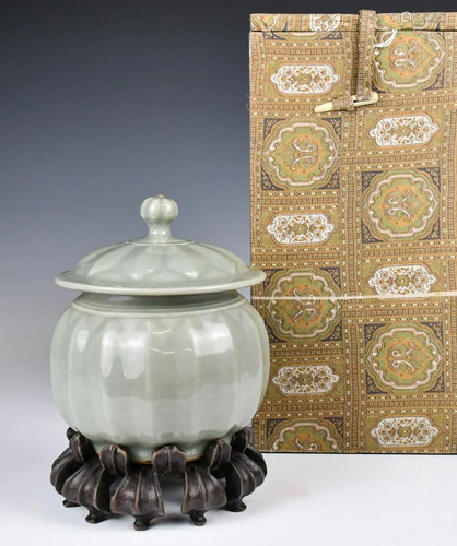 A Longquan Celadon Glaze Cover Jar w/ Stand & Box