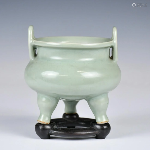 A Celadon Glzaed Tripod Censer w/ Stand