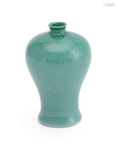 A CHINESE GREEN CRACKLE GLAZED VASE