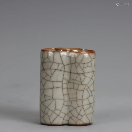 A Chinese Ge-Type Glazed Porcelain Brush Pot