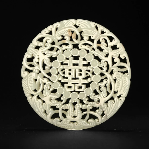 A CARVED WHITE JADE FLORAL PENDANT