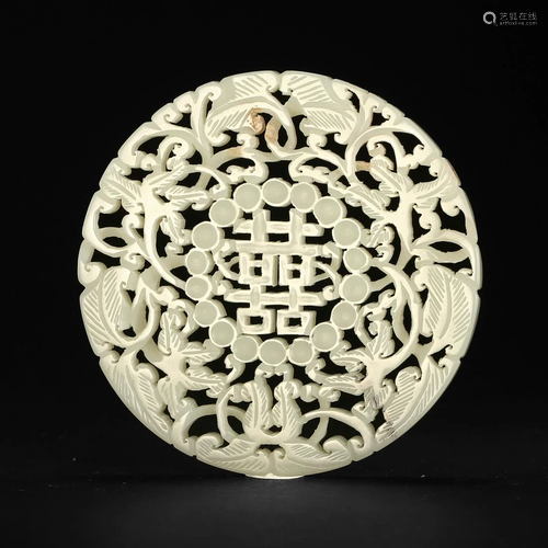 A CARVED WHITE JADE FLORAL PENDANT