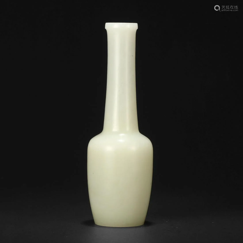 A WHITE JADE BOTTLE VASE