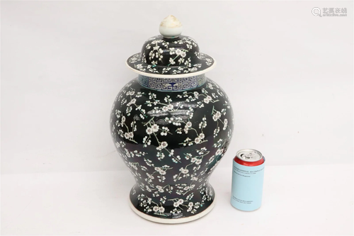 Fine Chinese antique famille rose covered jar