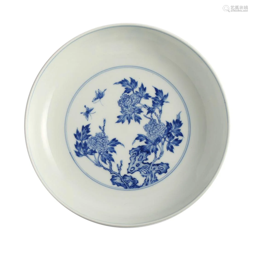 A BLUE AND WHITE 'FLORAL' DISH