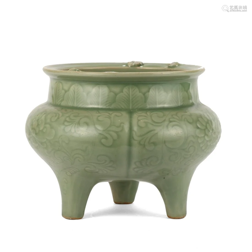 A LONGQUAN CELADON INCENSE BURNER