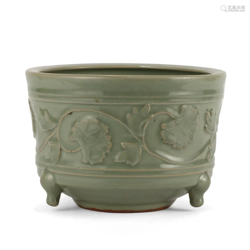 A LONGQUAN CELADON FLORAL INCENSE BURNER