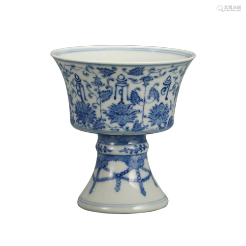 A BLUE AND WHITE FLORAL STEM CUP