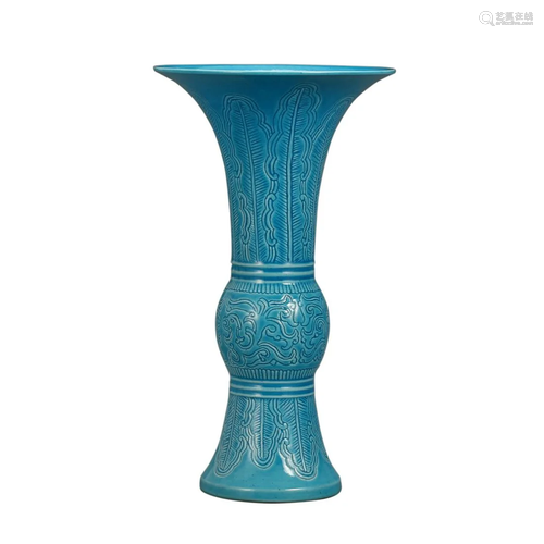 A BLUE-GLAZED BEAKER VASE