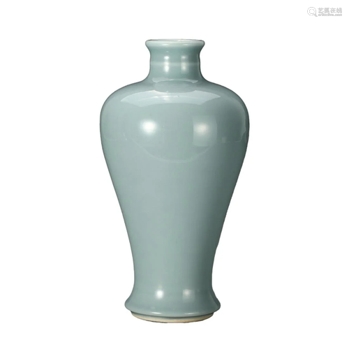 A CELADON MEIPING VASE