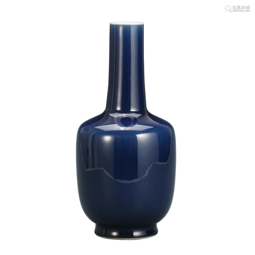 A BLUE-GLAZED BOTTLE VASE