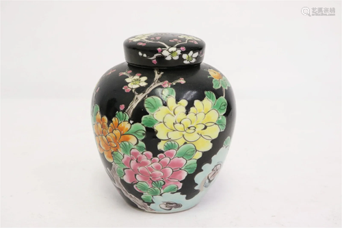 Chinese vintage porcelain small covered jar