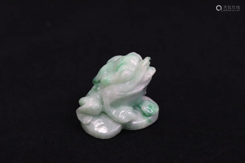 Fine Chinese jadeite carved frog