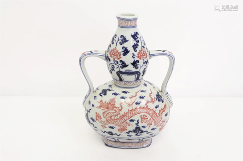 Chinese porcelain gourd shaped handled vase