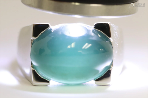 An 18K W/G jadeite ring, with GIA report