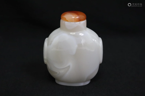 A fine agate snuff bottle