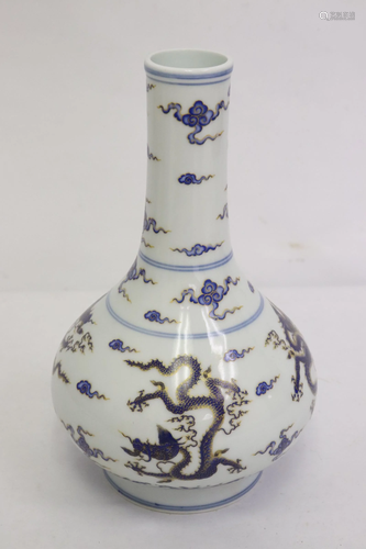 Fine Chinese famille rose porcelain vase