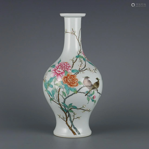 CHINESE FAMILLE-ROSE VASE DEPICTING 'BIRD AND FLOWER&#x...