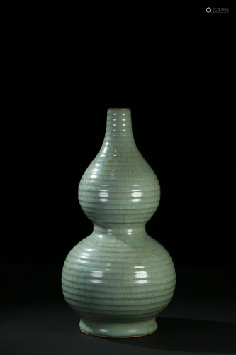 CHINESE LONGQUAN-WARE DOUBLE-GOURD VASE
