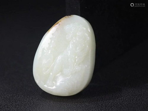 CHINESE HETIAN JADE HANDPIECE WITH CARVED 'TIGER'